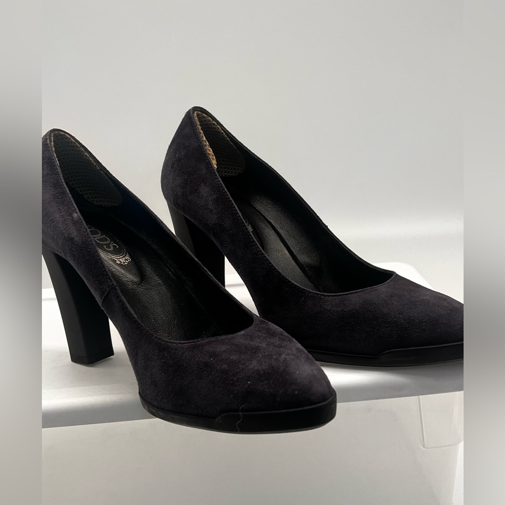 Once worn TOD suede pumps, 4.5 inch heels. European size 38